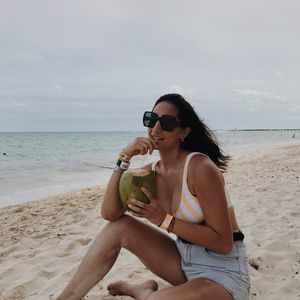 Meet your Posher, Abril